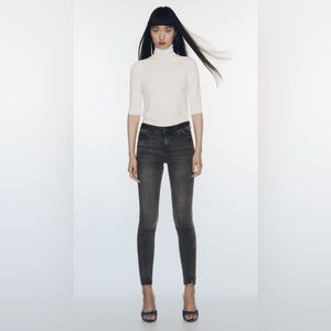 ZARA NWT Slim Full length Button closure. Mid high rise jeans grey